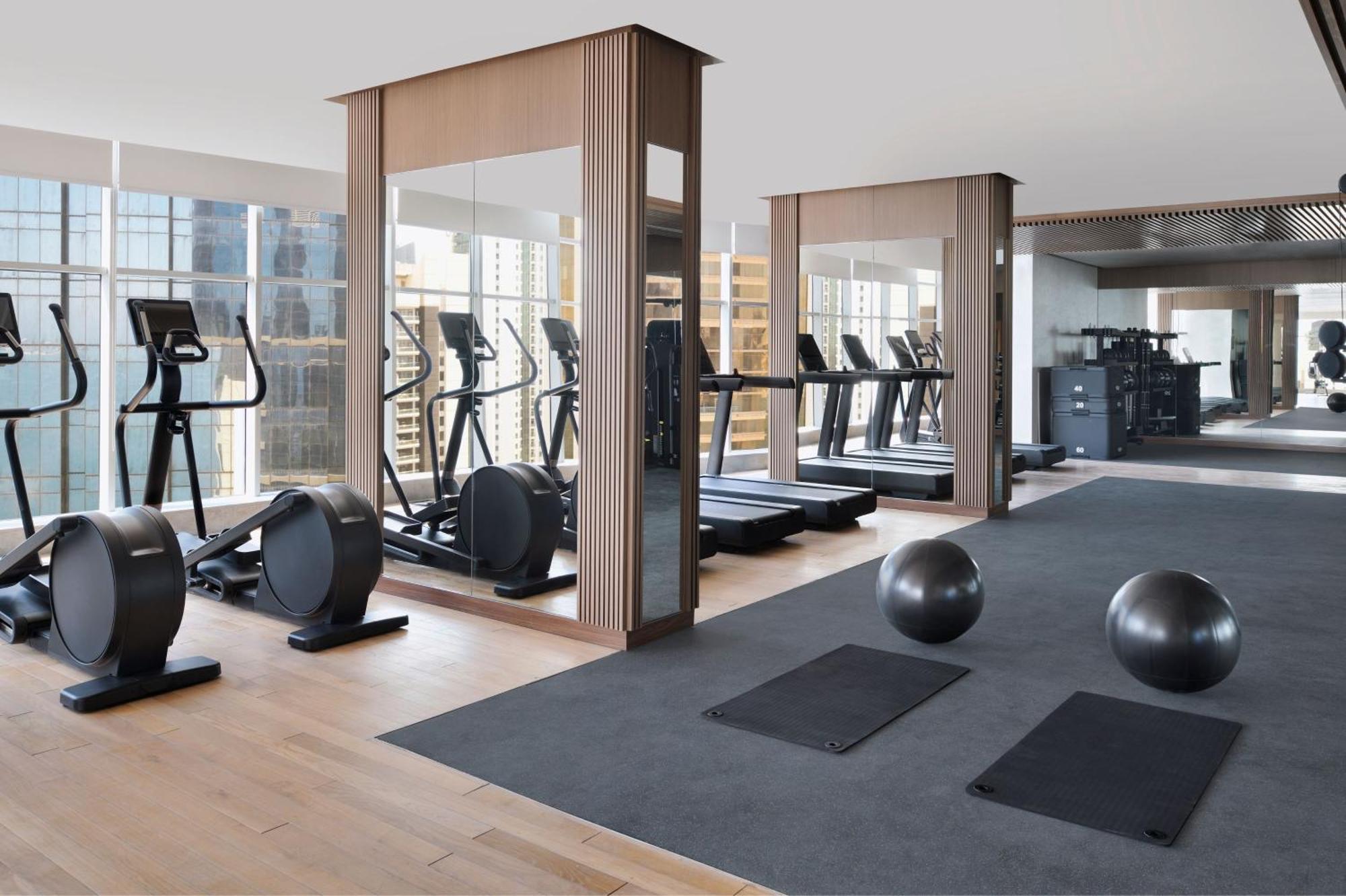Отель Element By Westin West Bay Доха Экстерьер фото The gym at The Hari